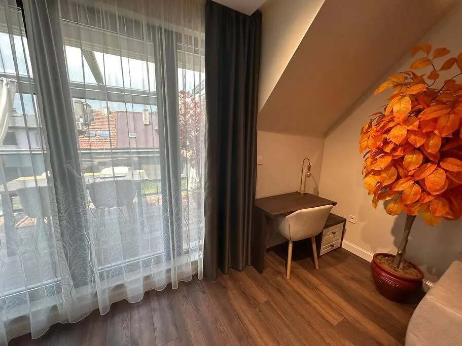Prime Location! Outdoor Dining! Apartamento Varna
